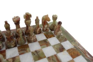 Chess set onyx and marble in case